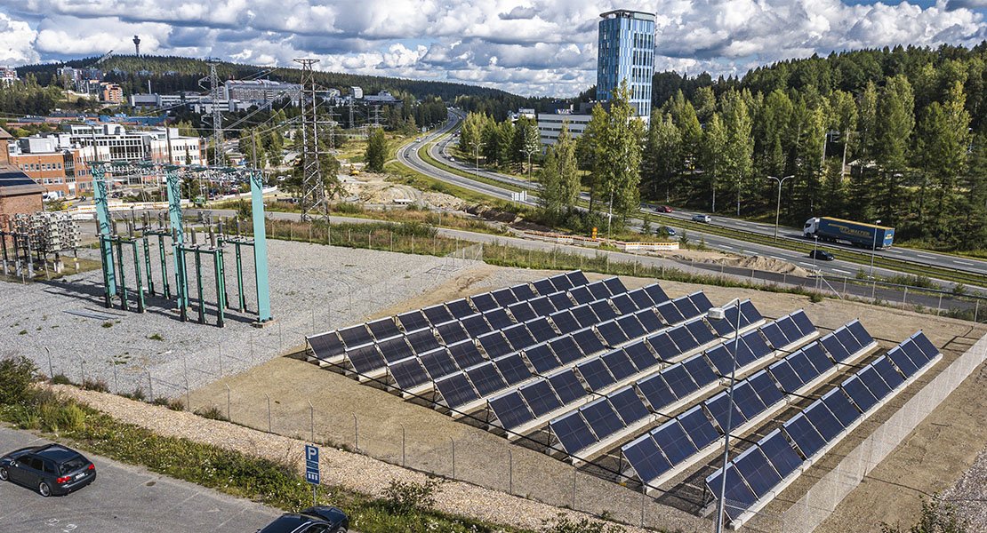 Iloharjun aurinkokaukolämpökentän tuotantoa voi seurata livenä verkossa