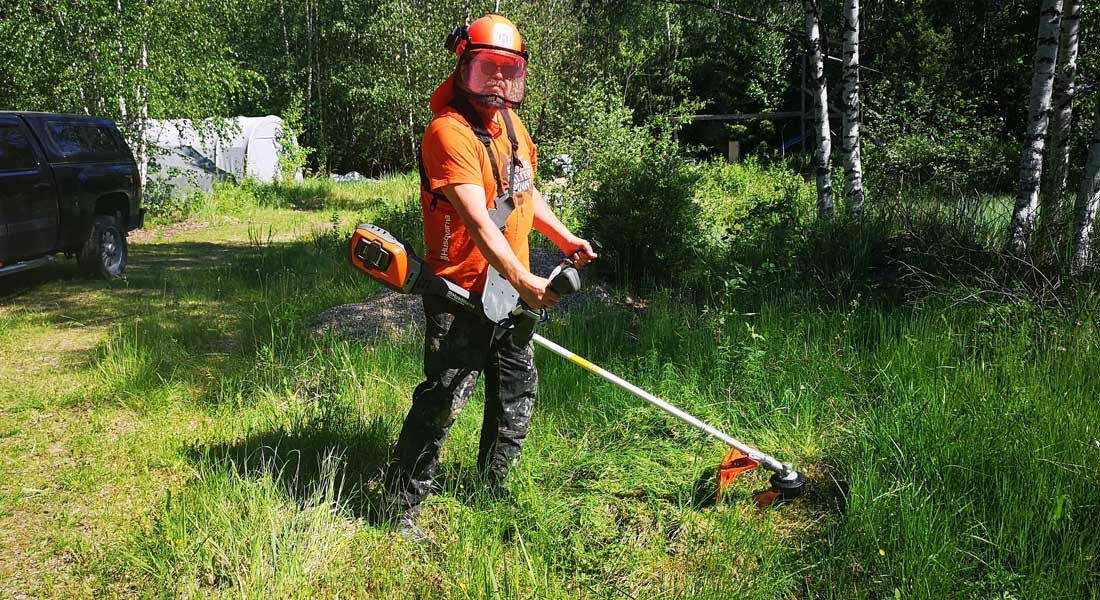 Akkukäyttöiset koneet – mukavuutta puutarhaan