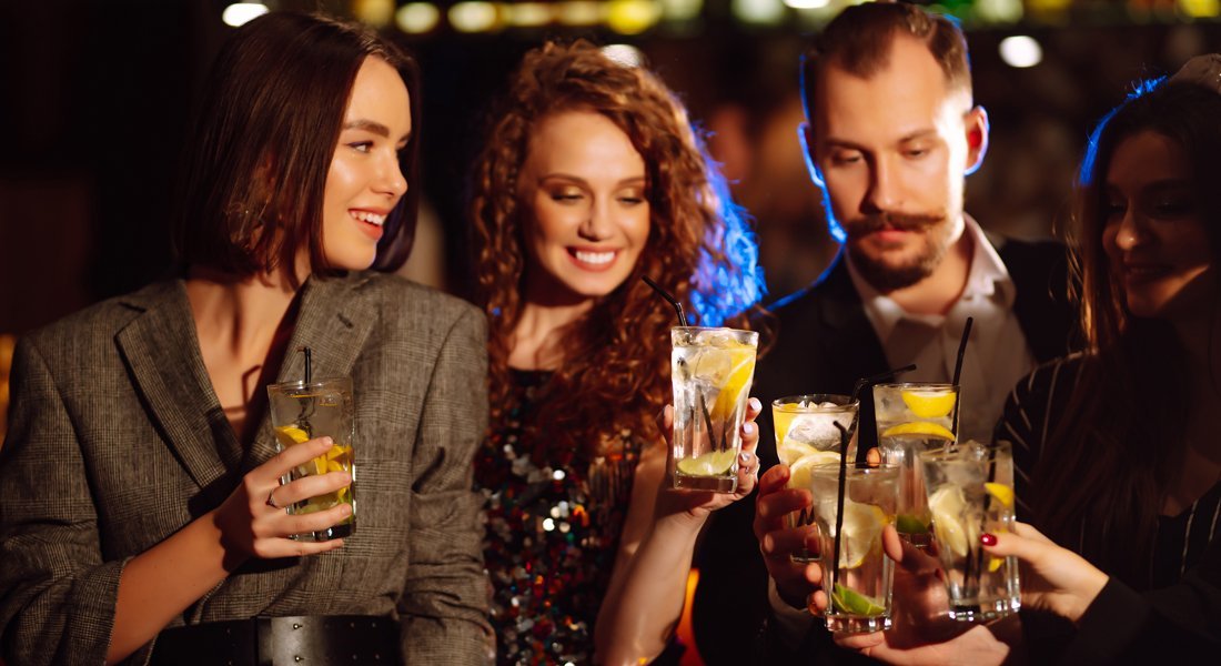 Alkoholittomat mocktailit hurmaavat pikkujouluissa